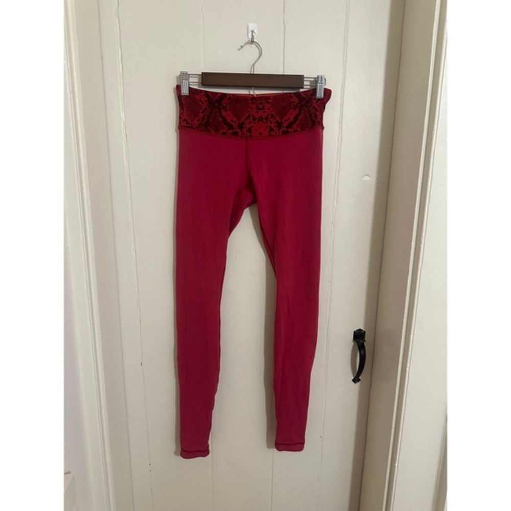 Lululemon Wunder Under‎ Red Reversible Leggings in Ziggy Snake Red Tide Print